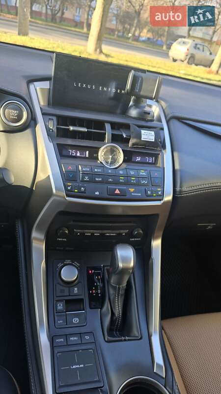 Внедорожник / Кроссовер Lexus NX 2016 в Ровно