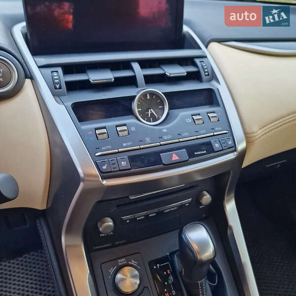 Внедорожник / Кроссовер Lexus NX 2017 в Синельниково