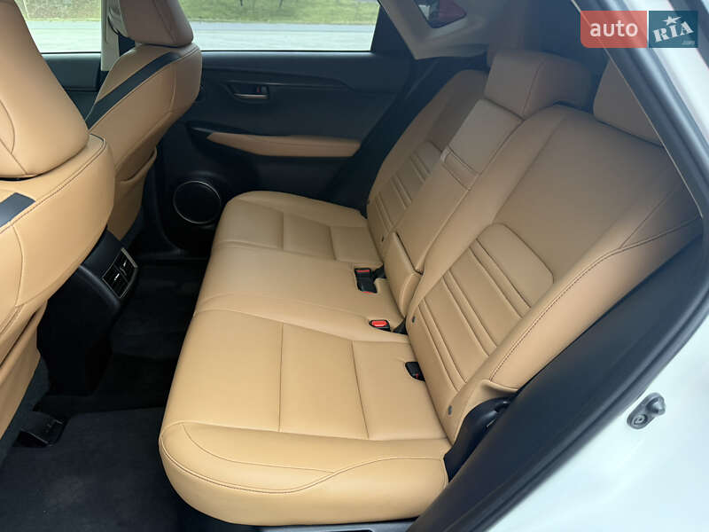 Внедорожник / Кроссовер Lexus NX 2017 в Черновцах