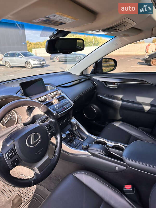 Позашляховик / Кросовер Lexus NX 2016 в Києві
