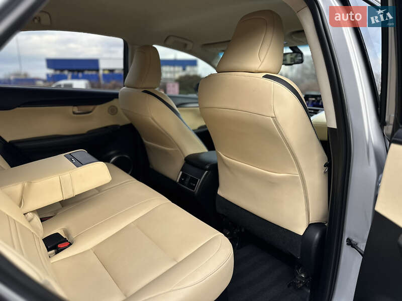 Внедорожник / Кроссовер Lexus NX 2015 в Дрогобыче