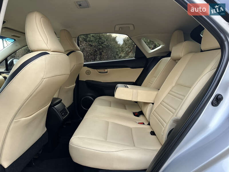 Внедорожник / Кроссовер Lexus NX 2015 в Дрогобыче