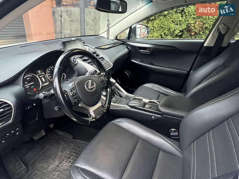 Внедорожник / Кроссовер Lexus NX 2016 в Новых Петровцах