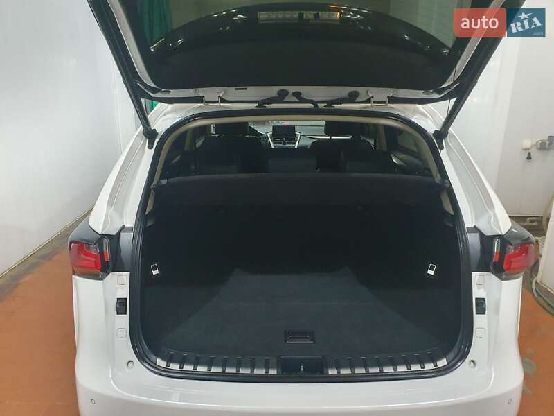 Внедорожник / Кроссовер Lexus NX 2015 в Харькове