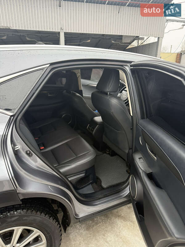 Позашляховик / Кросовер Lexus NX 2015 в Ромнах