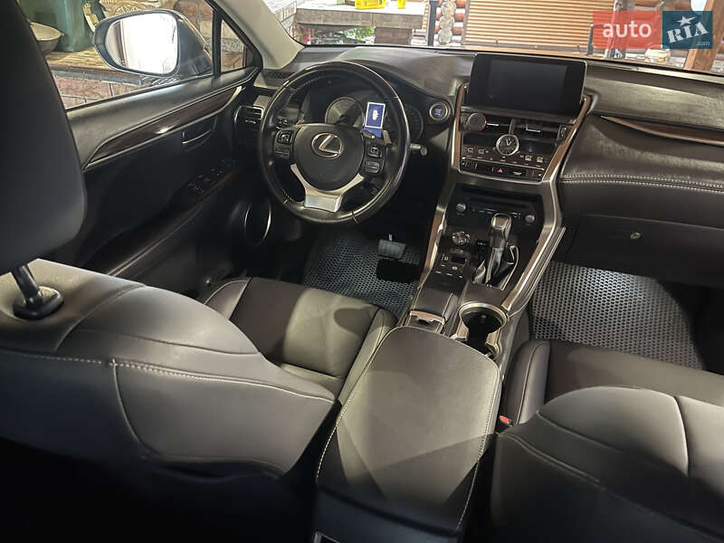 Позашляховик / Кросовер Lexus NX 2019 в Ужгороді