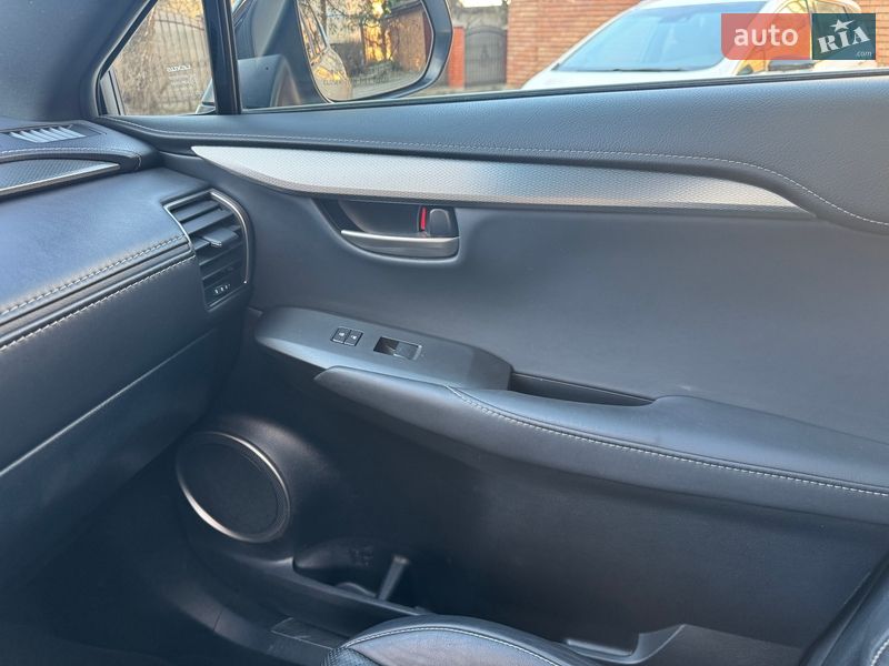 Позашляховик / Кросовер Lexus NX 2016 в Львові