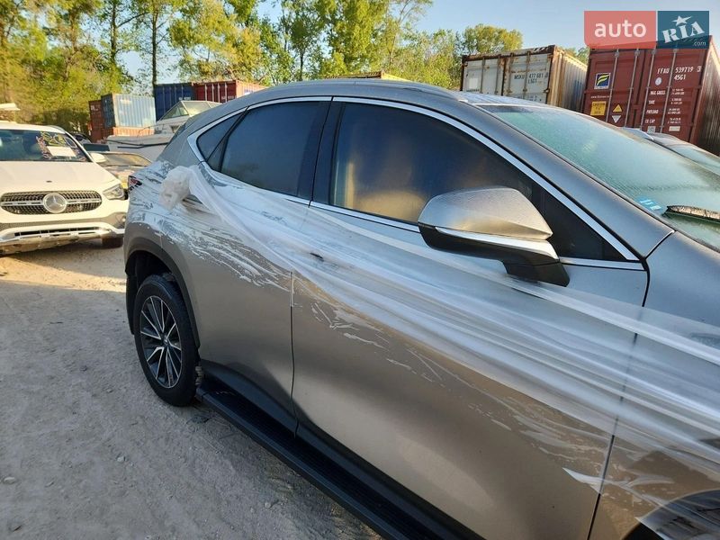 Lexus NX 2025
