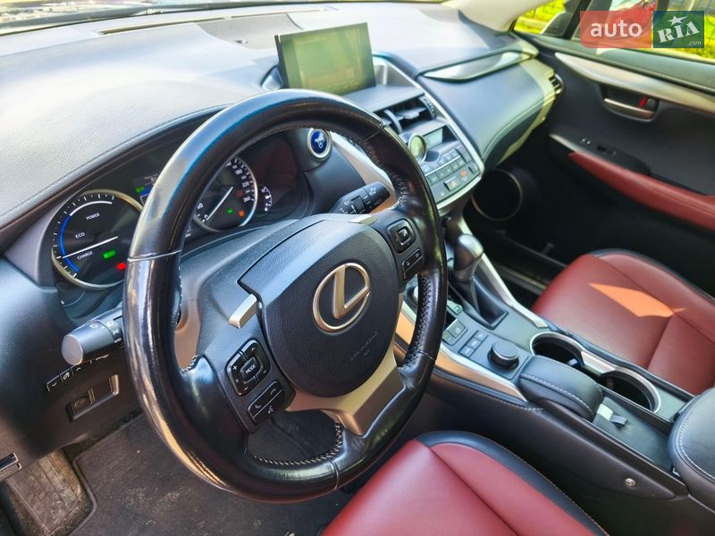 Позашляховик / Кросовер Lexus NX 2016 в Києві