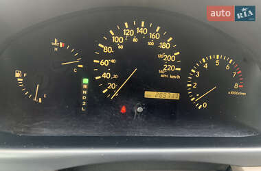 Позашляховик / Кросовер Lexus RX 2000 в 