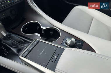 Позашляховик / Кросовер Lexus RX 2022 в 