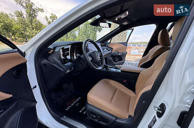 Внедорожник / Кроссовер Lexus RX 2023 в 