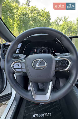Внедорожник / Кроссовер Lexus RX 2023 в 