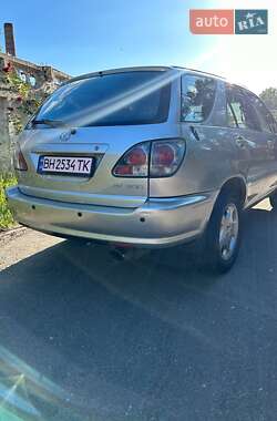 Внедорожник / Кроссовер Lexus RX 2000 в 
