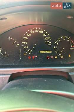 Внедорожник / Кроссовер Lexus RX 2000 в 