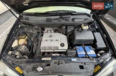 Внедорожник / Кроссовер Lexus RX 2001 в 