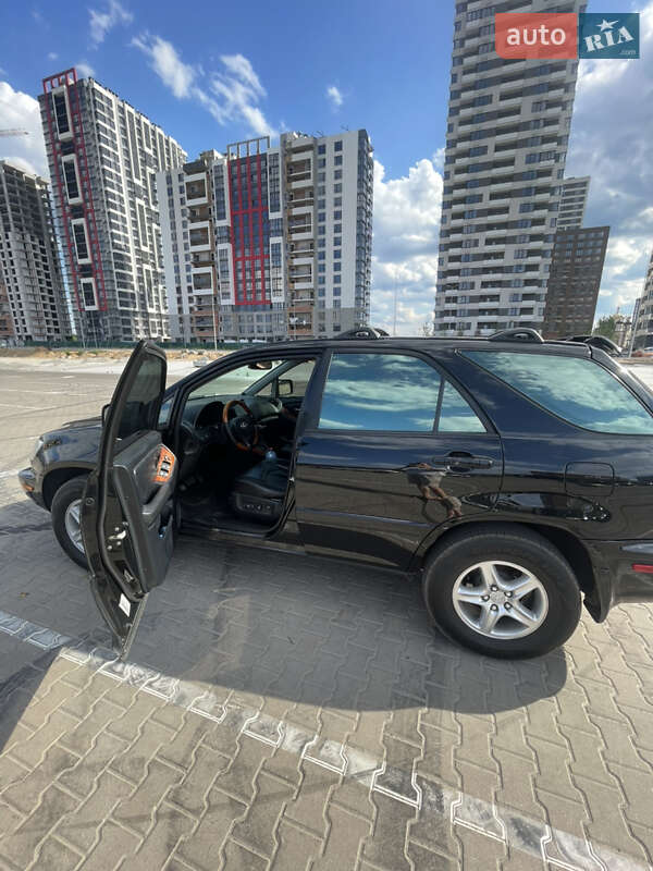 Внедорожник / Кроссовер Lexus RX 2000 в Киеве