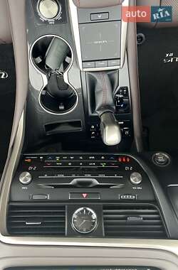 Внедорожник / Кроссовер Lexus RX 2021 в 