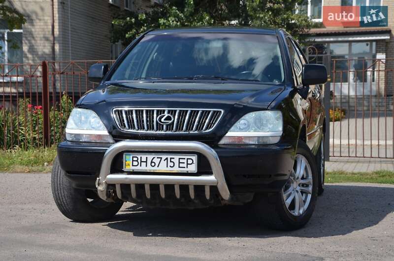 Внедорожник / Кроссовер Lexus RX 2000 в 