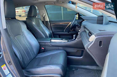 Внедорожник / Кроссовер Lexus RX 2018 в 