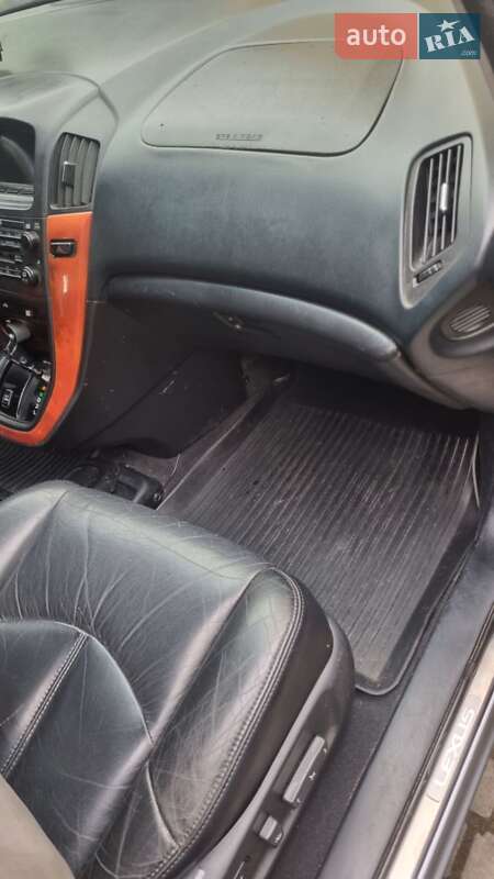 Внедорожник / Кроссовер Lexus RX 2001 в Львове