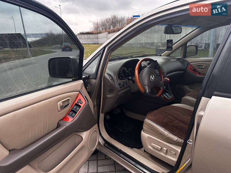 Внедорожник / Кроссовер Lexus RX 2001 в Львове