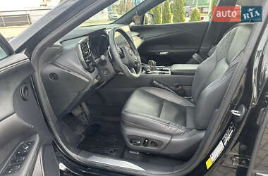 Внедорожник / Кроссовер Lexus RX 2023 в Вишневом