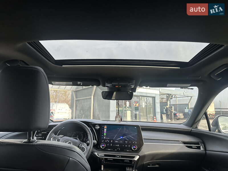 Позашляховик / Кросовер Lexus RX 2023 в Вишневому