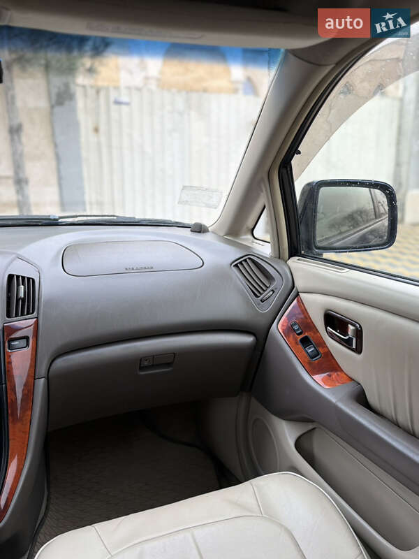 Позашляховик / Кросовер Lexus RX 2000 в Одесі