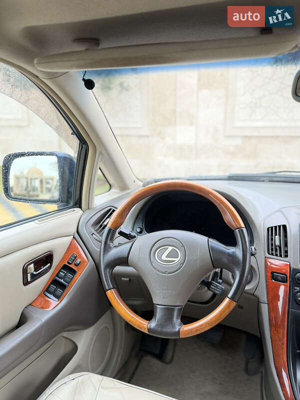 Позашляховик / Кросовер Lexus RX 2000 в Одесі