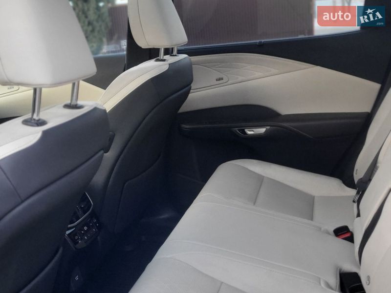 Позашляховик / Кросовер Lexus RX 2023 в Івано-Франківську