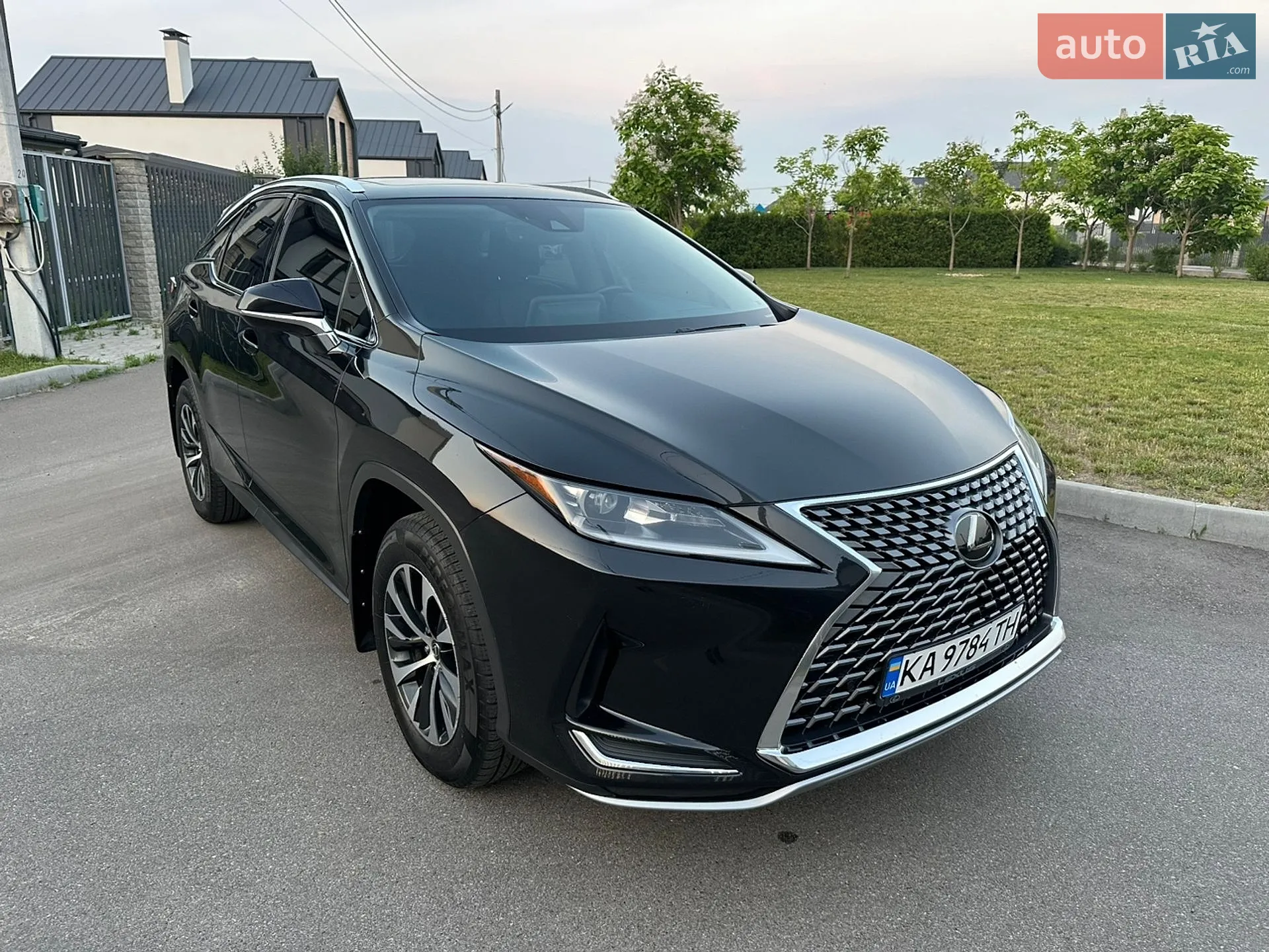 Lexus RX 2020 VIN 2T2HZMDA4LC250589 фото оголошення 2 з 32