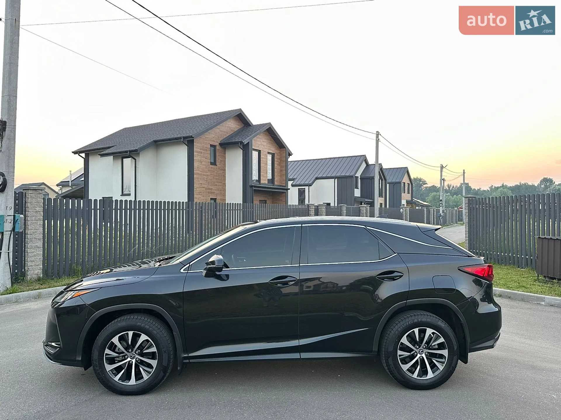 Lexus RX 2020 VIN 2T2HZMDA4LC250589 фото оголошення 8 з 32