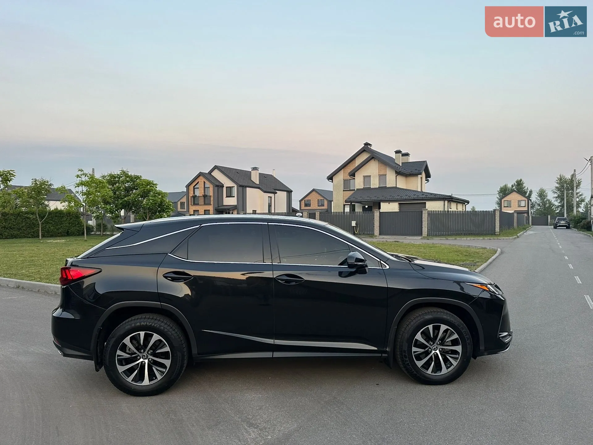 Lexus RX 2020 VIN 2T2HZMDA4LC250589 фото оголошення 15 з 32