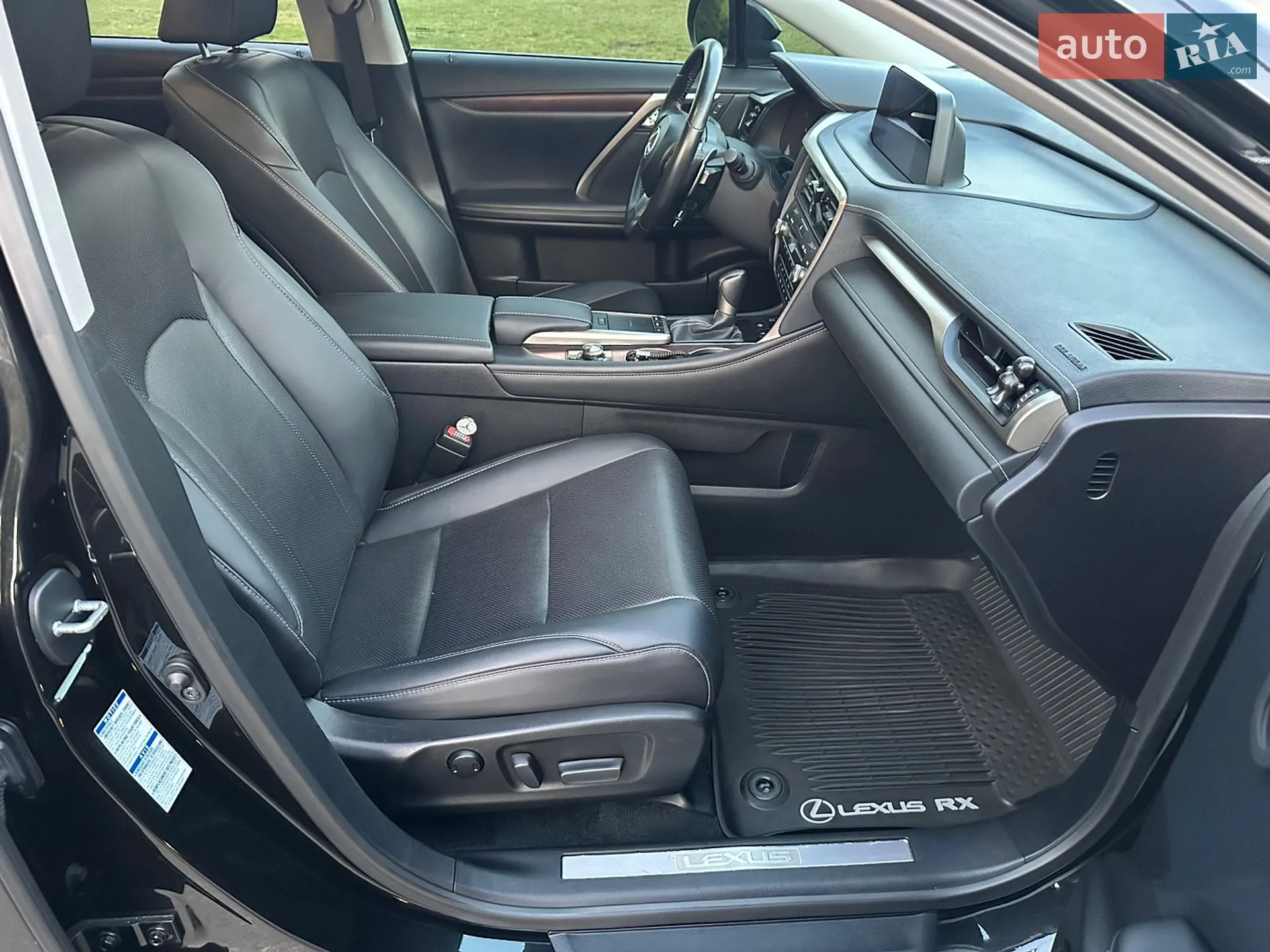 Lexus RX 2020 VIN 2T2HZMDA4LC250589 фото оголошення 19 з 32