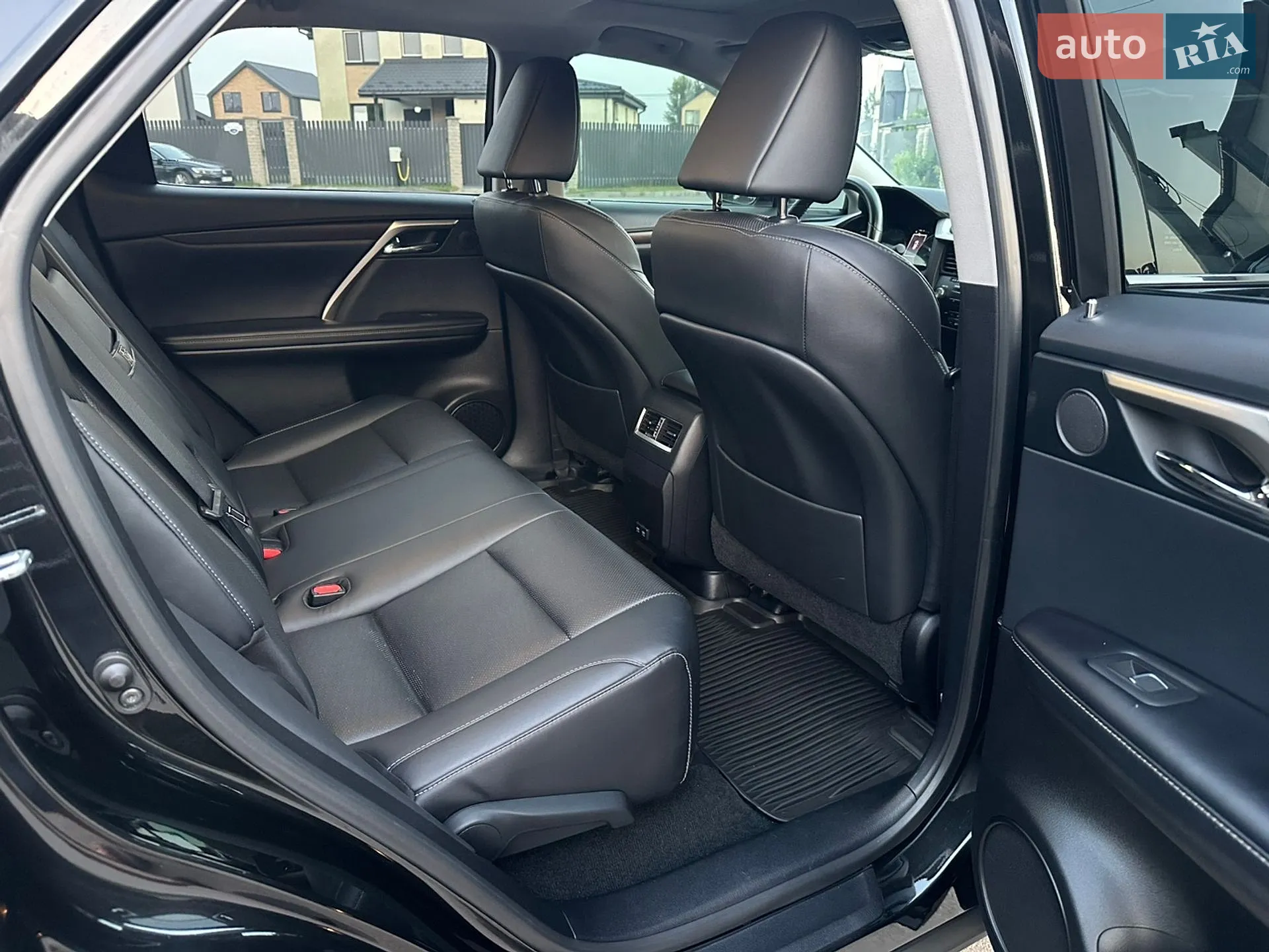 Lexus RX 2020 VIN 2T2HZMDA4LC250589 фото оголошення 21 з 32