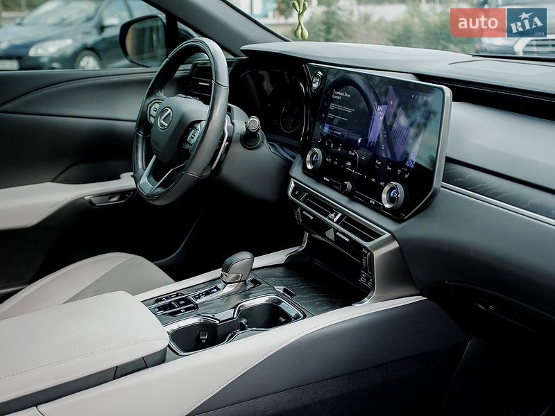 Позашляховик / Кросовер Lexus RX 2024 в Чернівцях