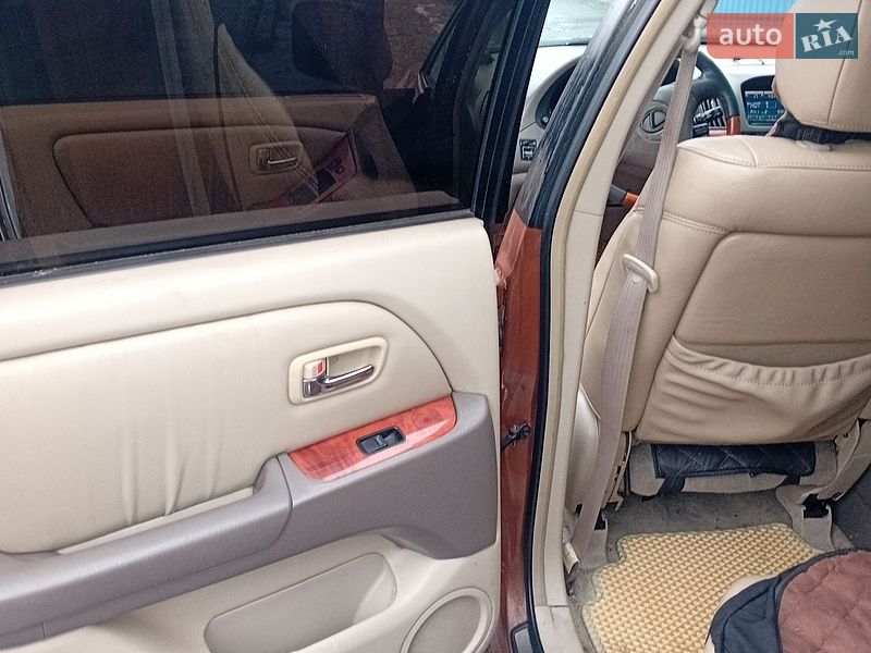 Позашляховик / Кросовер Lexus RX 2001 в Полтаві