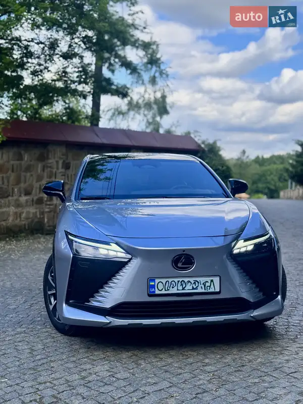 Lexus RZ 2023