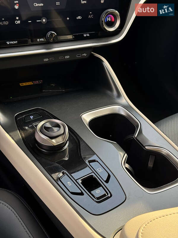 Позашляховик / Кросовер Lexus RZ 2024 в Стрию