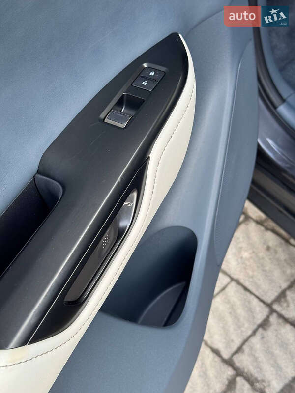 Позашляховик / Кросовер Lexus RZ 2024 в Стрию