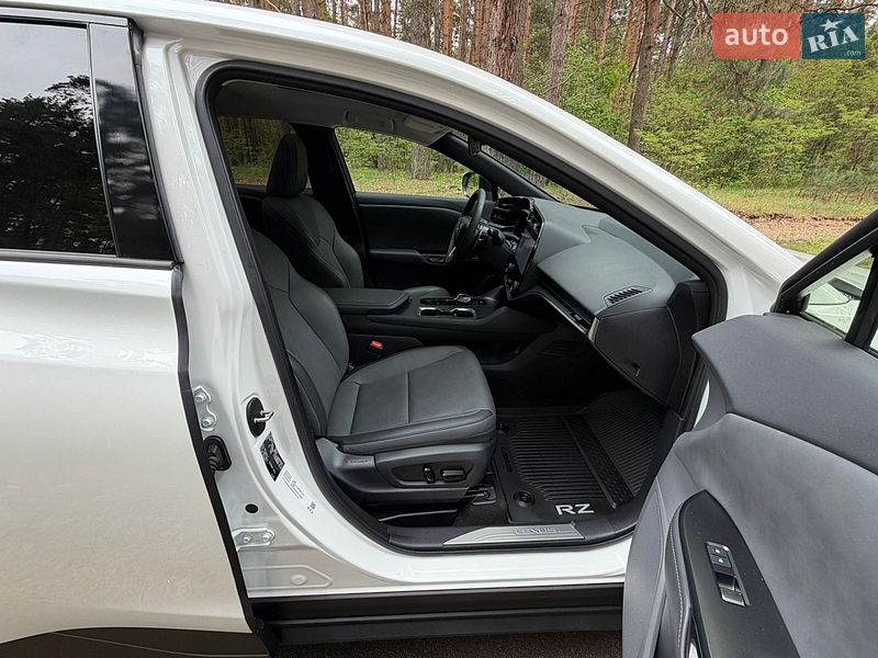 Внедорожник / Кроссовер Lexus RZ 2024 в Киеве