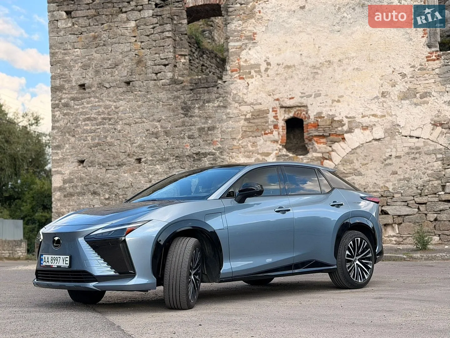 Lexus RZ 2023