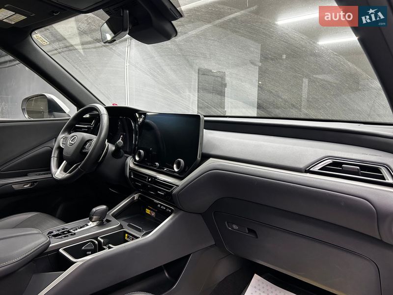 Внедорожник / Кроссовер Lexus TX 2024 в Черновцах