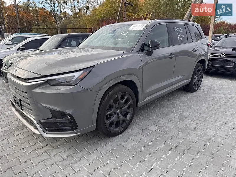 Lexus TX