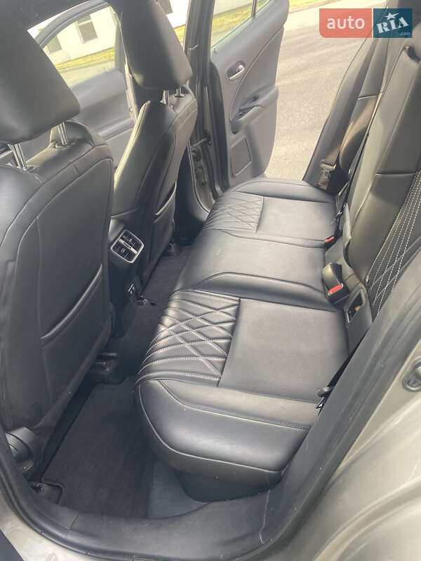 Позашляховик / Кросовер Lexus UX 2019 в Києві