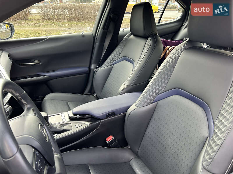 Внедорожник / Кроссовер Lexus UX 2020 в Киеве