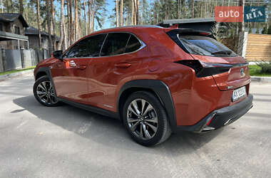 Позашляховик / Кросовер Lexus UX 2018 в 