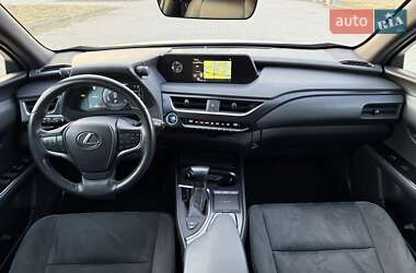 Внедорожник / Кроссовер Lexus UX 2020 в 
