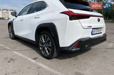 Внедорожник / Кроссовер Lexus UX 2018 в 